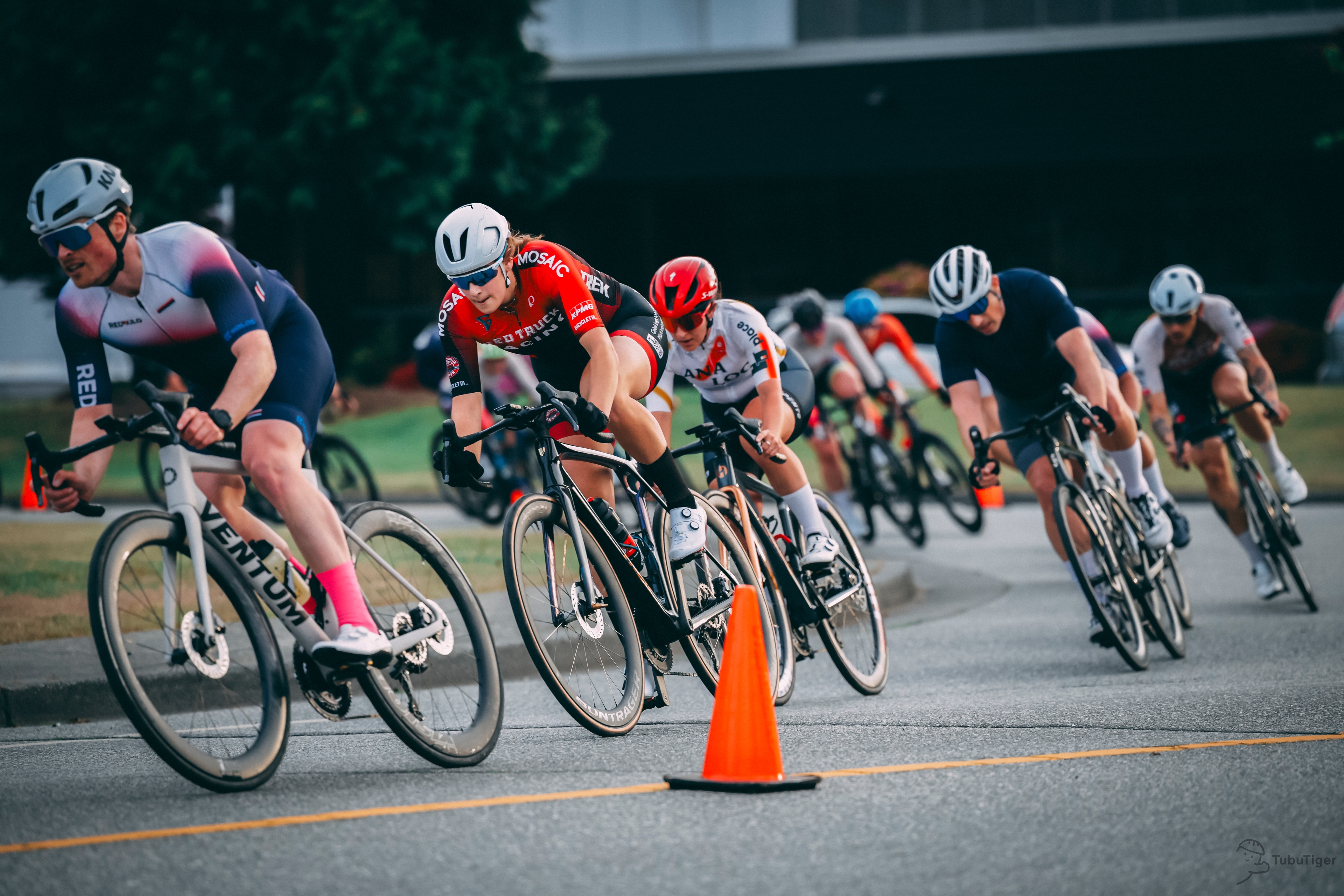 https://cdn.tubutiger.com/cycling/Best-of-2025-Vancouver-Cycling-Races/14.jpg